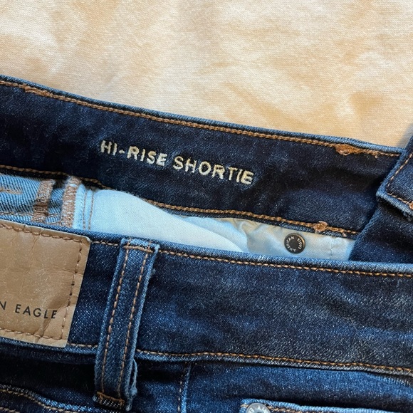 Size 6 American Eagle High Rise Distressed Denim Shorts - Picture 3 of 3